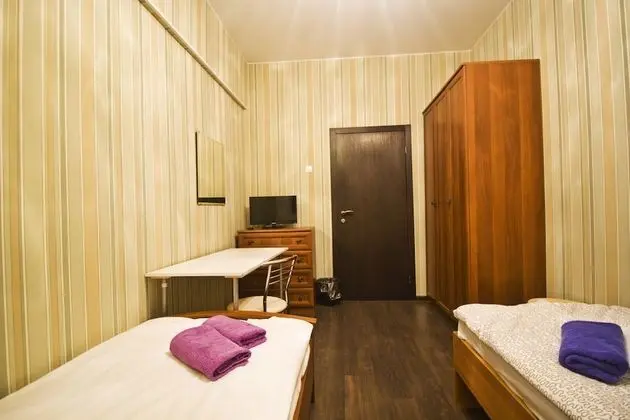 İki Ayrı Yataklı Oda, Ortak Banyo