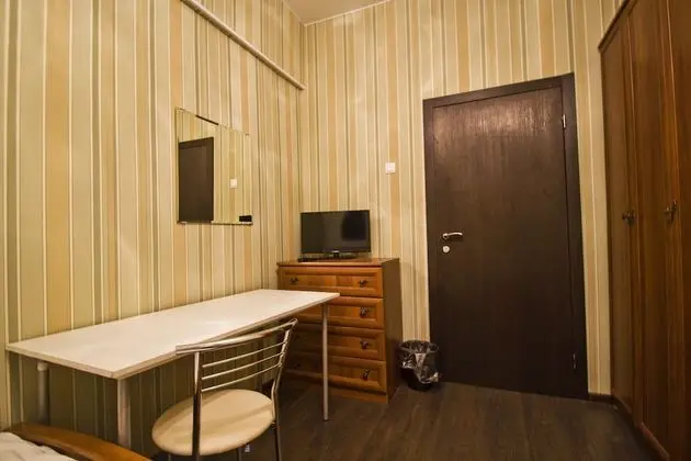 İki Ayrı Yataklı Oda, Ortak Banyo