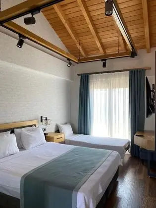 Triple, Sokak Manzaralı, Fransız Balkonlu