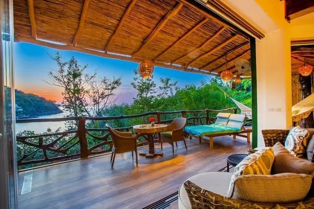 New Tower-Hummingbird Love Nest Ocean View