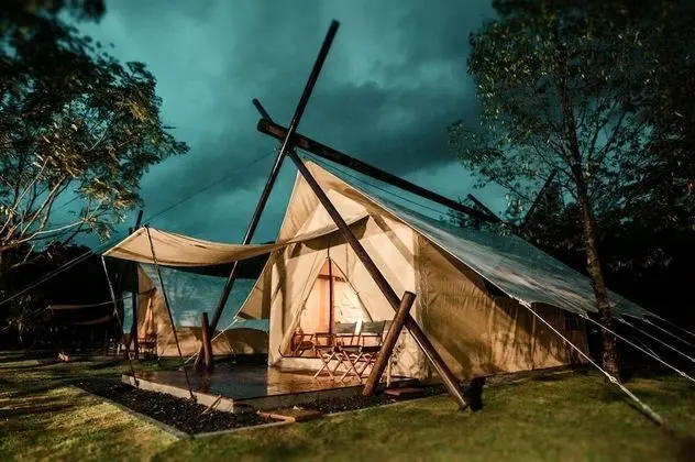 Deluxe Signature Tents
