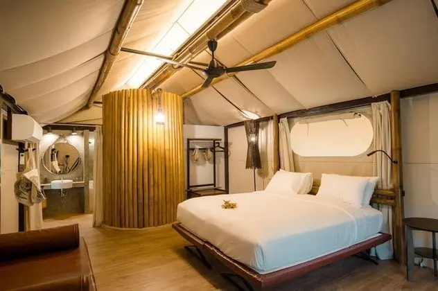 Deluxe Signature Tents