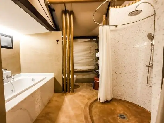 Deluxe Signature Tents