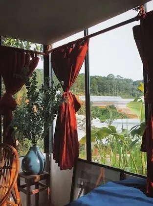 Ortak Ranzalı Oda, 1 Tek Kişilik Yatak