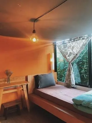 Ortak Ranzalı Oda, 1 Tek Kişilik Yatak