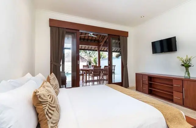 Villa, 3 Yatak Odası, Havuz Manzaralı