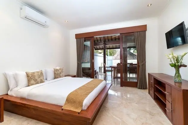 Villa, 3 Yatak Odası, Havuz Manzaralı
