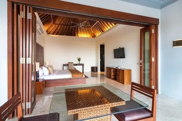 Villa, 3 Yatak Odası, Havuz Manzaralı