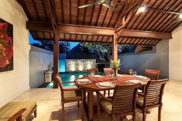 Villa, 3 Yatak Odası, Havuz Manzaralı