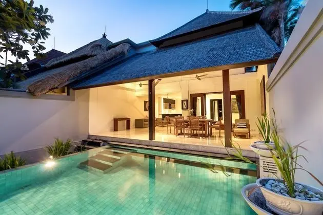 Villa, 3 Yatak Odası, Havuz Manzaralı