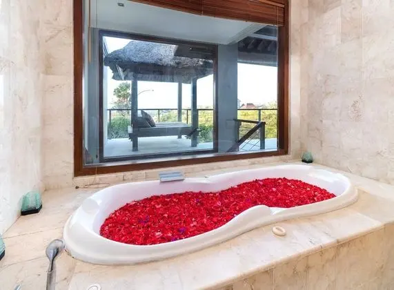 Villa, 3 Yatak Odası, Havuz Manzaralı