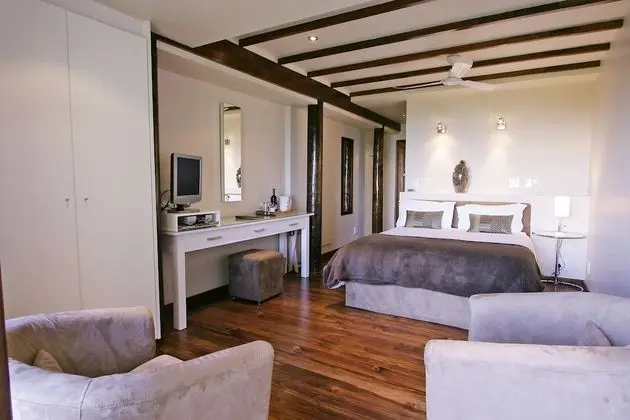 Luxury Oda