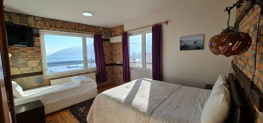 Comfort Tek Büyük veya İki Ayrı Yataklı Oda, Göl Manzaralı, Göl Kenarı