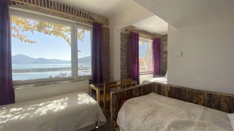 Ekonomik Stüdyo, Göl Manzaralı