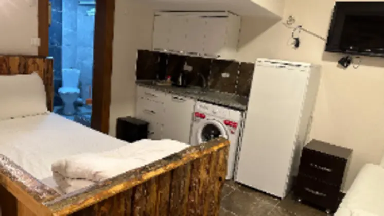 Ekonomik Stüdyo, Göl Manzaralı