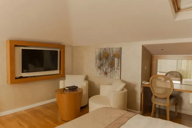 Deluxe Jakuzili Suite,Göl Manzaralı,Balkonlu