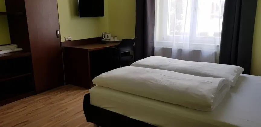 Standard Tek Büyük Yataklı Oda