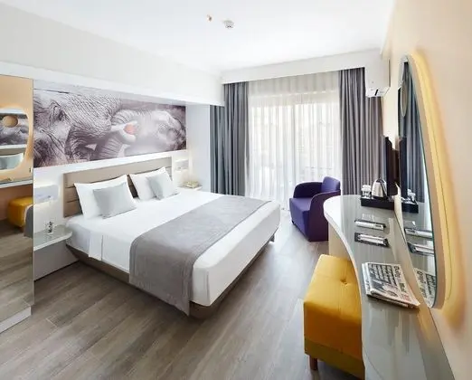 https://images.etstur.com/files/images/hotelImages/TR/215161/l/Lalila-Blue-Suites-Genel-316627.jpg
