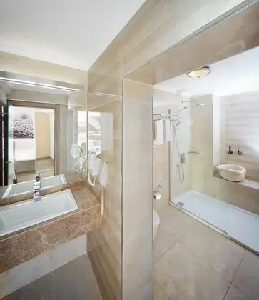 https://images.etstur.com/files/images/hotelImages/TR/215161/l/Lalila-Blue-Suites-Oda-325422.jpg