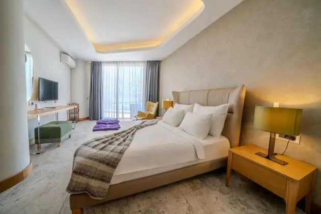 https://images.etstur.com/imgproxy/resize/2560x1440/files/images/hotelImages/etsrooms/1043/Lalila_Blue_Suites_20240806114220_0.jpg
