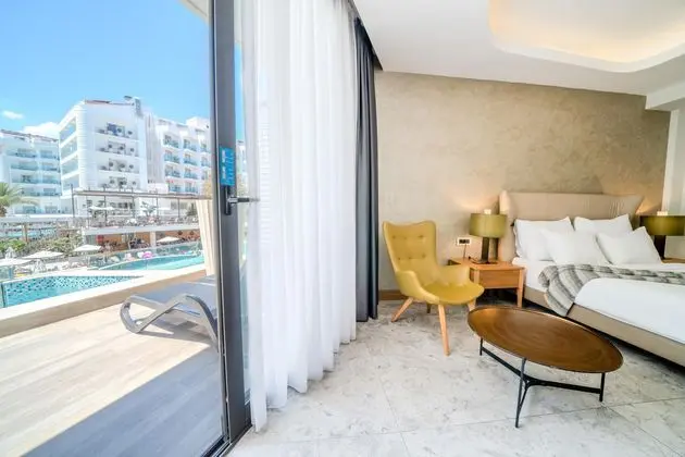 https://images.etstur.com/imgproxy/resize/2560x1440/files/images/hotelImages/etsrooms/1043/Lalila_Blue_Suites_20240806114220_2.jpg
