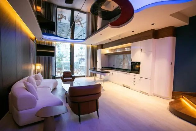 https://images.etstur.com/imgproxy/resize/2560x1440/files/images/hotelImages/etsrooms/1043/Lalila_Blue_Suites_20250708090809_3.jpg