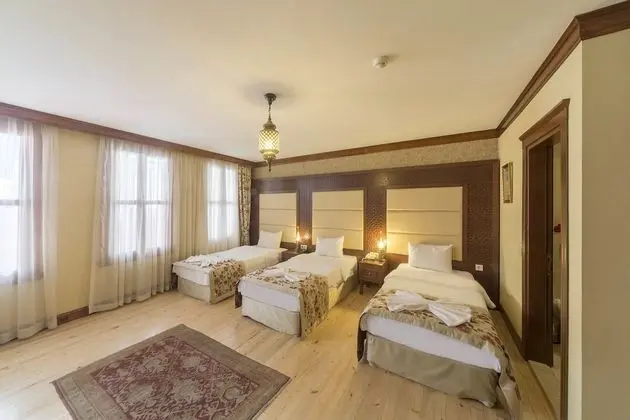 Üç Kişilik Oda
