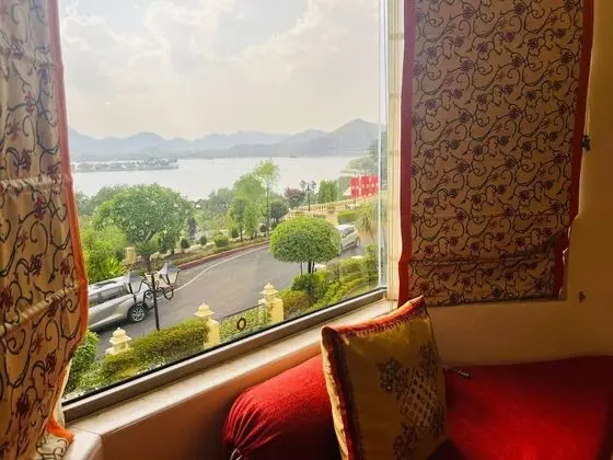 Deluxe İki Ayrı Yataklı Oda, 1 Tek Kişilik Yatak, Göl Manzaralı