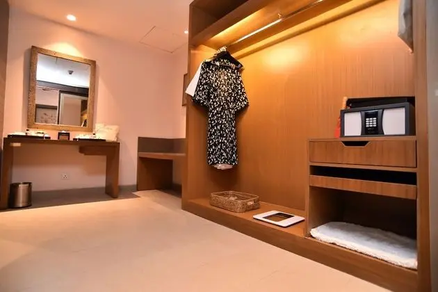 Süit (Lalit Legacy)