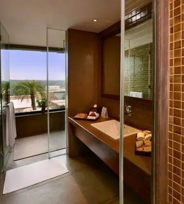 Süit (Lalit Legacy)