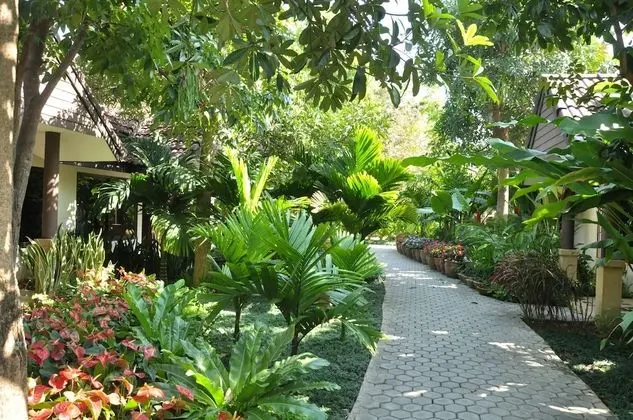 Poolside View Access Bungalow Twin Bed