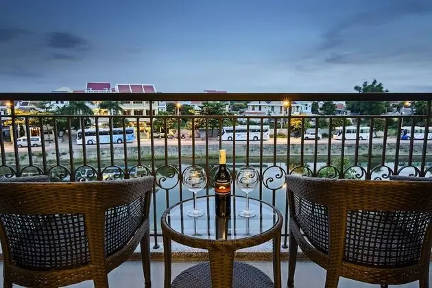 Luxury Tek Büyük Yataklı Oda, Balkon, Nehir Manzaralı