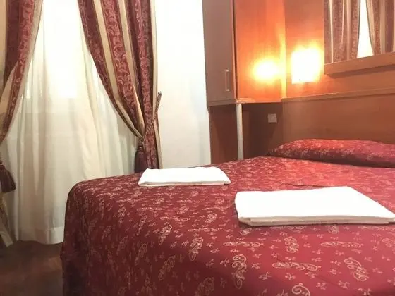 Standard Tek Büyük veya İki Ayrı Yataklı Oda, Özel Banyo