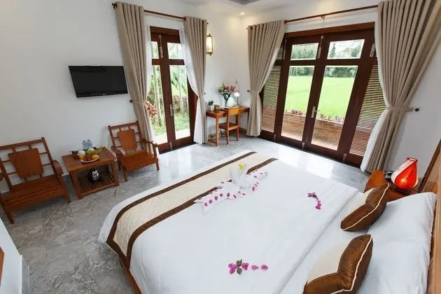 Deluxe Tek Büyük Yataklı Oda, 1 Yatak Odası, Balkon, Bahçe Manzaralı