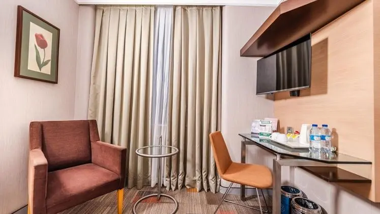 Standart Double Oda,Sokak Manzaralı,Büyük Yataklı