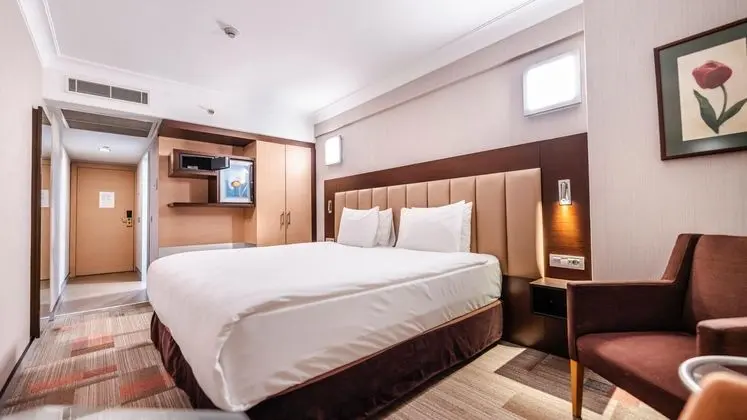 Standart Double Oda,Sokak Manzaralı,Büyük Yataklı