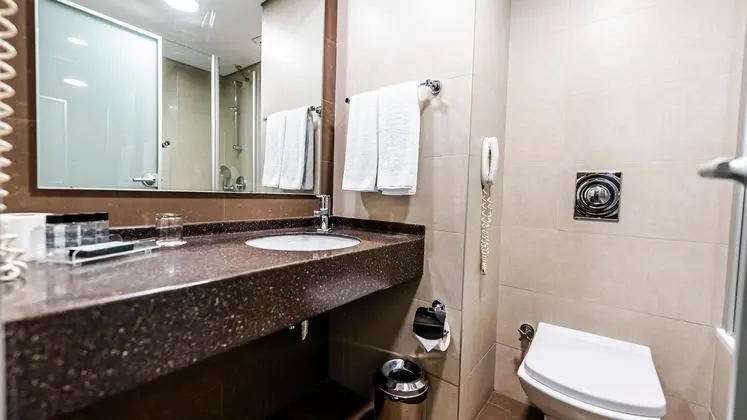 Standart Double Oda,Sokak Manzaralı,Büyük Yataklı