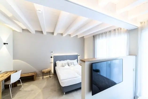 Deluxe Çatı Katı (Loft), 1 Yatak Odası, Balkon, Kısmi Göl Manzaralı