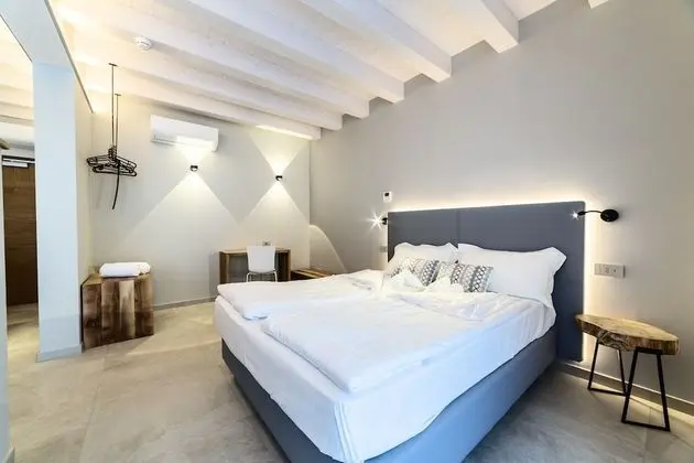 Deluxe Çatı Katı (Loft), 1 Yatak Odası, Balkon, Kısmi Göl Manzaralı