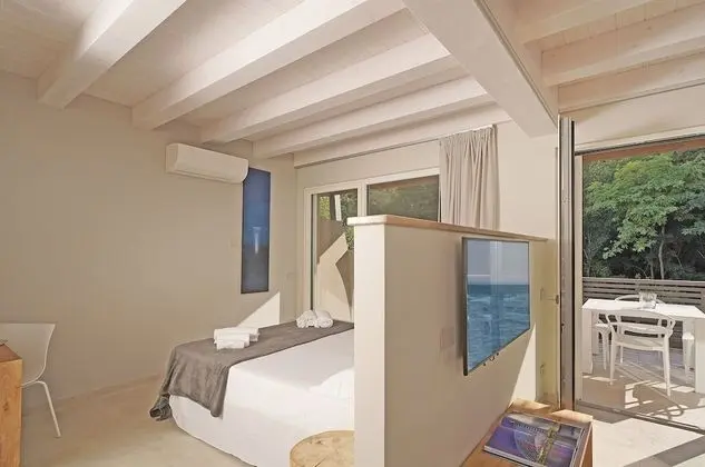 Deluxe Çatı Katı (Loft), 1 Yatak Odası, Balkon, Kısmi Göl Manzaralı