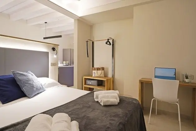 Deluxe Çatı Katı (Loft), 1 Yatak Odası, Balkon, Kısmi Göl Manzaralı