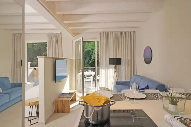 Deluxe Çatı Katı (Loft), 1 Yatak Odası, Balkon, Kısmi Göl Manzaralı