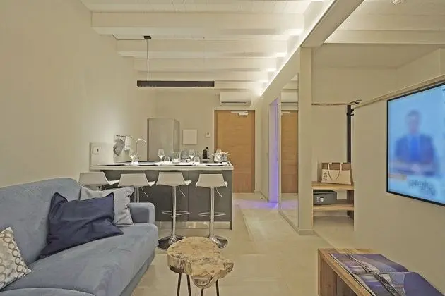 Deluxe Çatı Katı (Loft), 1 Yatak Odası, Balkon, Kısmi Göl Manzaralı
