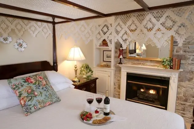 Luxury Queen Room With Balcony