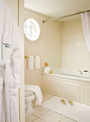 Luxury Queen Room With Balcony