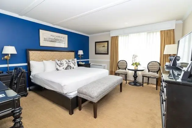 ADA Standard King Room with River Views
