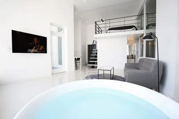 PLUS Pool villa 204