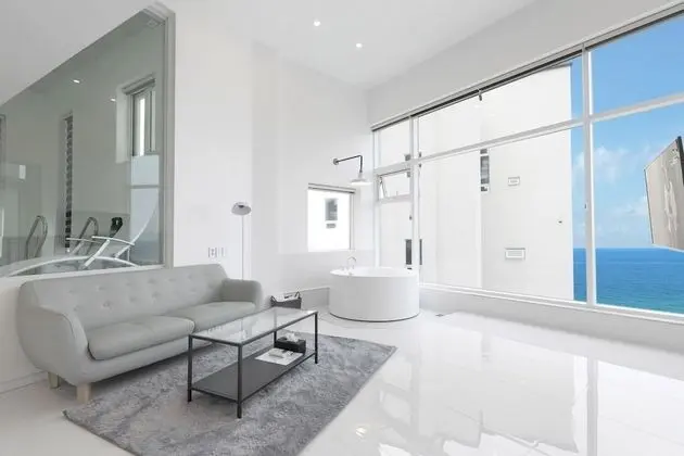 PLUS Pool villa 204