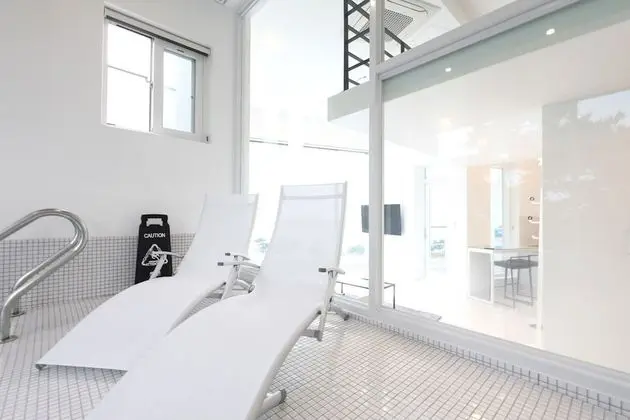 PLUS Pool villa 204