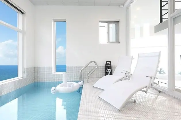 PLUS Pool villa 204